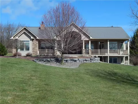 6534 Thunder Rd, Lafayette, NY 13084