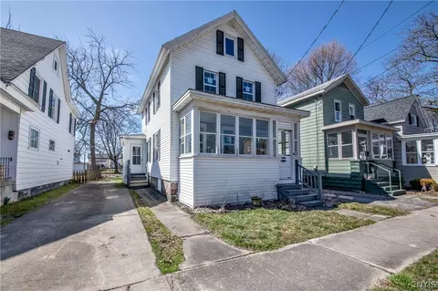 8 Lathrop St, Oswego, NY 13126