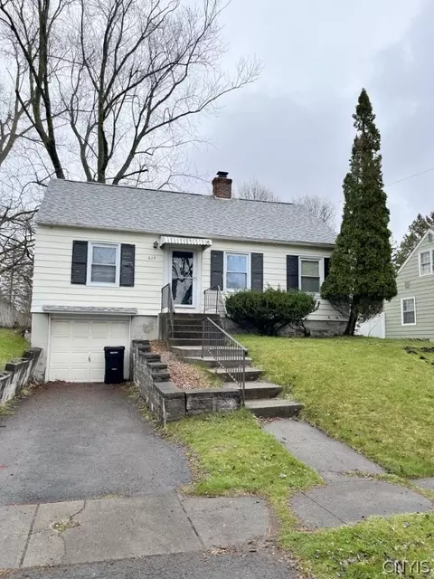 617 Salisbury Park Dr, Syracuse, NY 13224