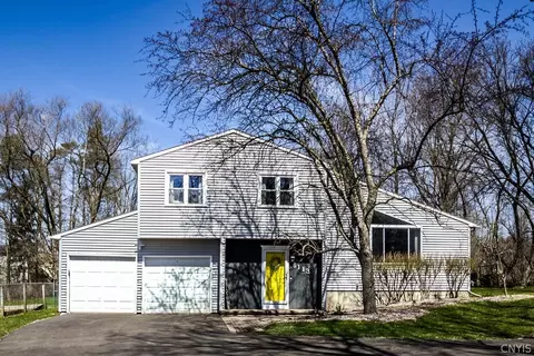 6113 Lakeshore Rd, Cicero, NY 13039