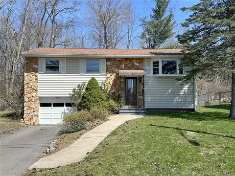 707 Crabapple Dr, Utica, NY 13502