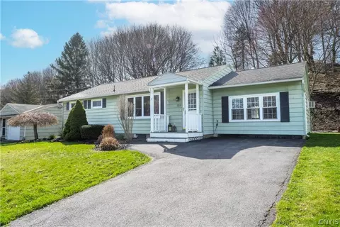 323 Dickerson Dr N, Camillus, NY 13031