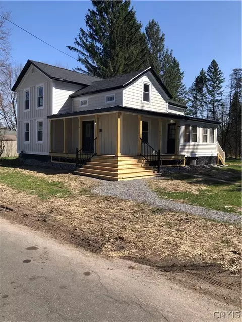 513 W Elm St, Oneida, NY 13421