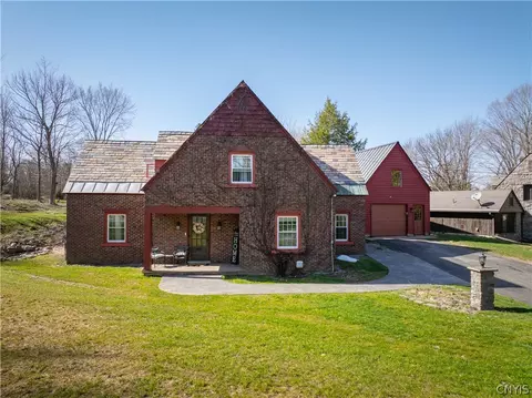 27 Sherman Cir, New Hartford, NY 13413