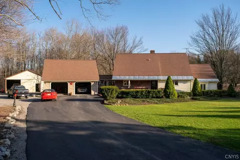486 Hacadam Rd, Sauquoit, NY 13456