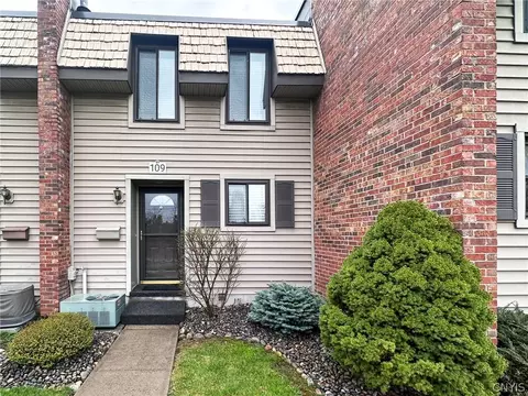 109 Chestnut Hls, New Hartford, NY 13413