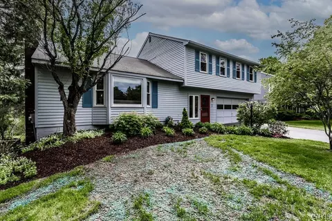 7 Tremain Dr, Fayetteville, NY 13066