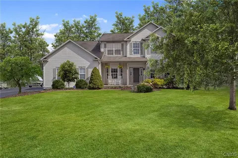 8607 Bayview Dr, Cicero, NY 13039