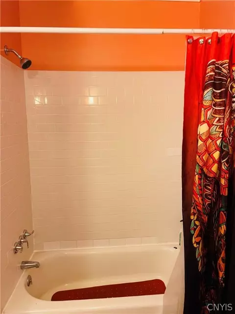 Bath - 341 Clairmonte Ave, Syracuse, NY 13207 photo 2 of 5