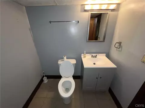 Bath - 341 Clairmonte Ave, Syracuse, NY 13207 photo 4 of 5