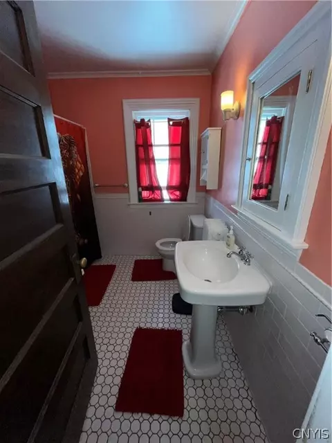 Bath - 341 Clairmonte Ave, Syracuse, NY 13207 photo 3 of 5