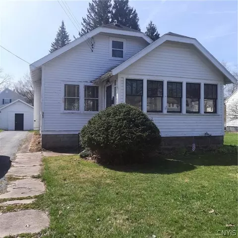 363 Cleveland Ave, Oneida, NY 13421