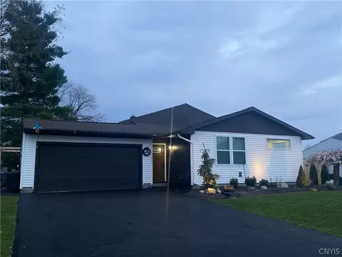 4054 Winterpark Dr, Clay, NY 13090