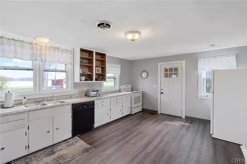 Kitchen - 3451 Doyle Rd, Lysander, NY 13027 photo 3 of 5