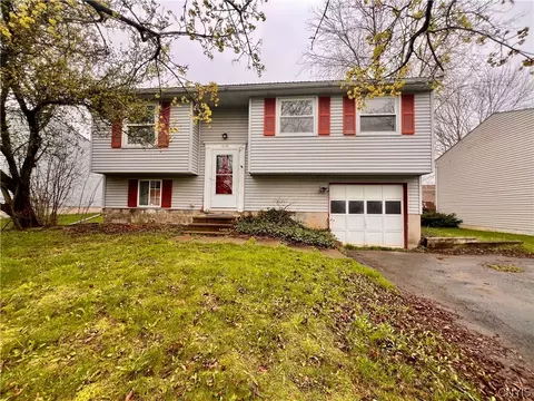 8118 Navona Ln, Clay, NY 13041