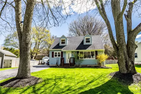 208 Dunning Dr, Camillus, NY 13031