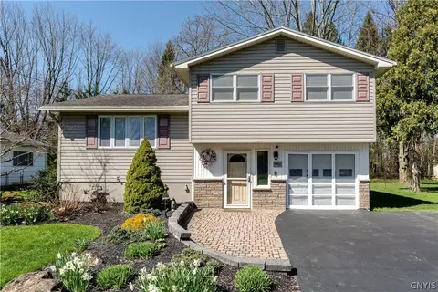 8357 Sandra Ave, Cicero, NY 13039