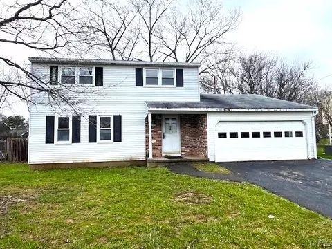 7957 Davis Rd N, Clay, NY 13041