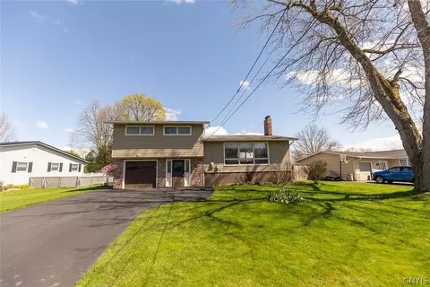 15 Lyndale Ct, East Syracuse, NY 13057