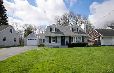 121 Green Acres Dr, Salina, NY 13090