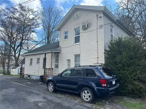 4 Roosevelt Dr, Whitestown, NY 13492