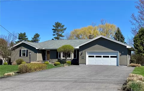 819 Nottingham Rd, Syracuse, NY 13224