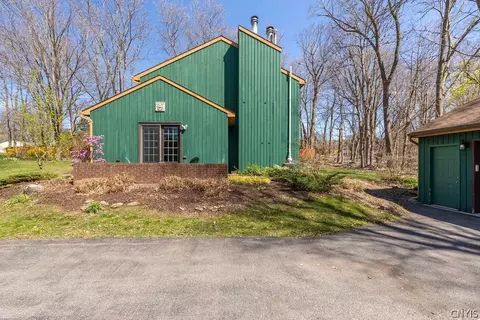 Exterior - 5157 Montgomery Rd, Fayetteville, NY 13066 photo 11 of 14