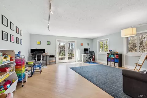 Exterior - 5157 Montgomery Rd, Fayetteville, NY 13066 photo 3 of 14