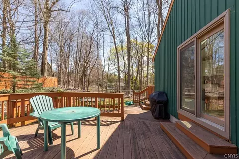 Exterior - 5157 Montgomery Rd, Fayetteville, NY 13066 photo 7 of 14