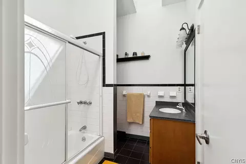 Bath - 5157 Montgomery Rd, Fayetteville, NY 13066 photo 2 of 3