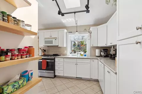 Kitchen - 5157 Montgomery Rd, Fayetteville, NY 13066 photo 3 of 5