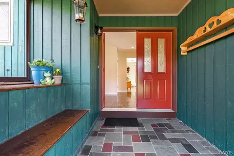 Entry Way - 5157 Montgomery Rd, Fayetteville, NY 13066 photo 1 of 4