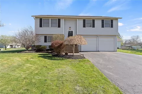 97 Willow Wood Ln, Camillus, NY 13031