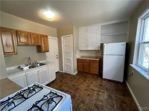 Kitchen - 109 E Brighton Ave, Syracuse, NY 13205 photo 5 of 7