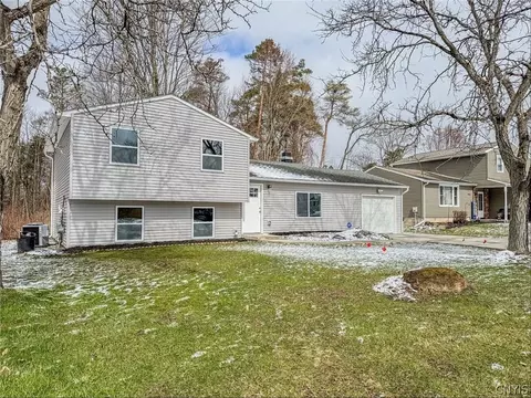 8061 Spruce Hill Dr, Clay, NY 13041