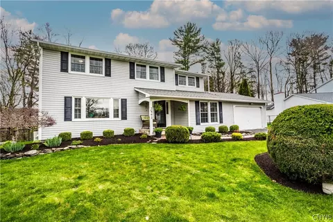 7462 Waxwood Cir, Syracuse, NY 13212
