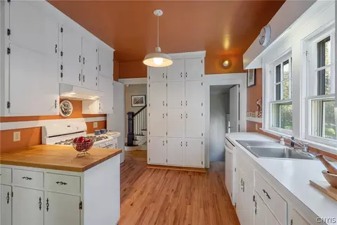 110 Berkeley Dr, Syracuse, NY 13210 photo 14