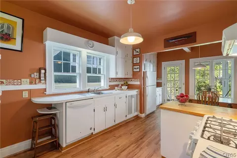 110 Berkeley Dr, Syracuse, NY 13210 photo 16