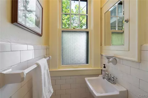 110 Berkeley Dr, Syracuse, NY 13210 photo 12