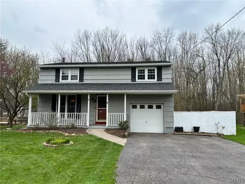 11 Gettman Dr, Lysander, NY 13027