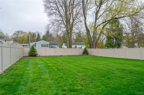 14 Macarthur Rd, Lysander, NY 13027 photo 3