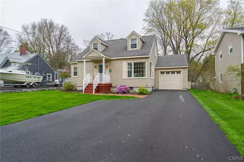 14 Macarthur Rd, Lysander, NY 13027