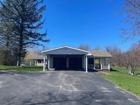 336 Lakeshore Rd, Oswego, NY 13126