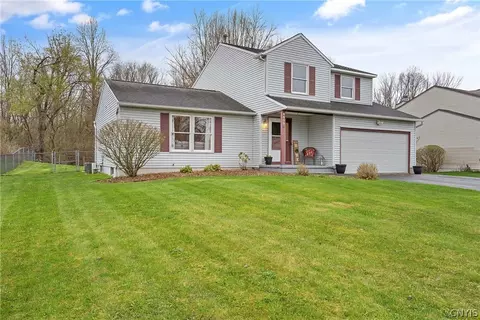 6000 Hebrides Trl, Cicero, NY 13039