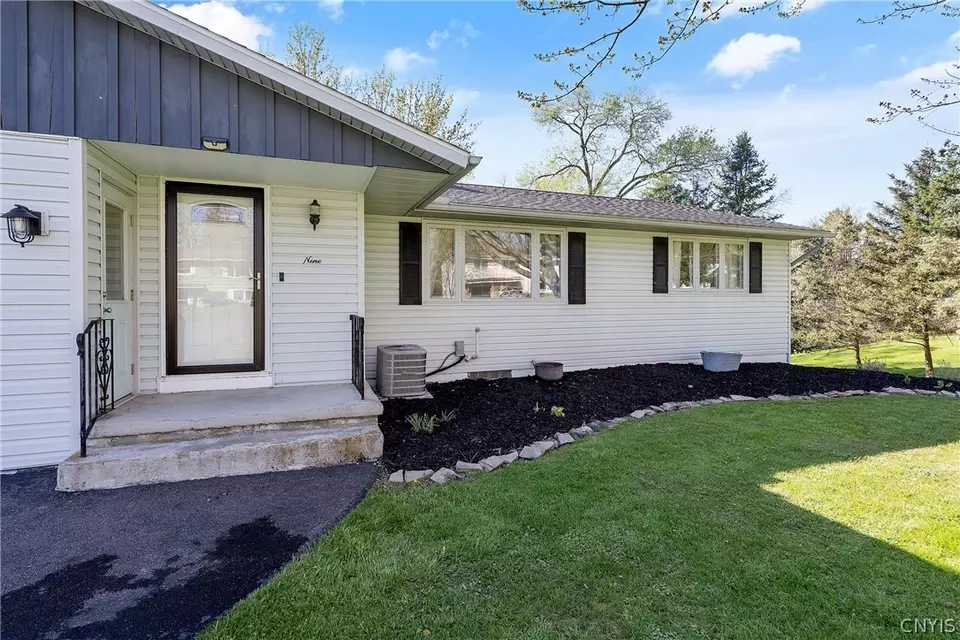 9 Farview Cir, Camillus, NY 13031 40 Photos Movoto