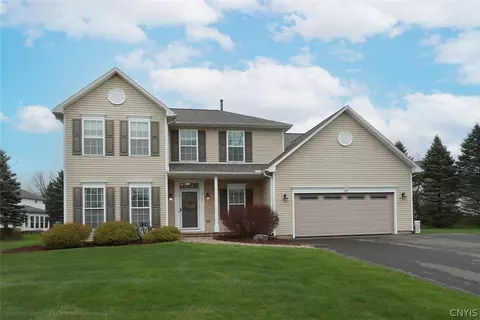 9124 Stratus Cir, Manlius, NY 13104