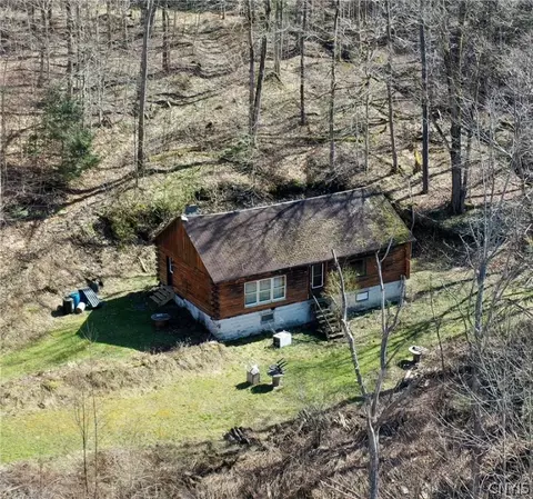 2998 Dugway Rd, New Woodstock, NY 13122