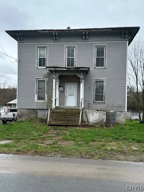 8 Van Buren St, Antwerp, NY 13608