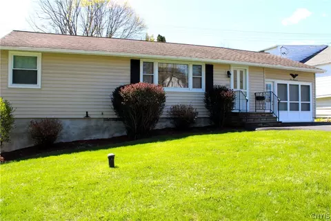 100 Beverly Dr, Syracuse, NY 13219