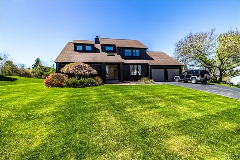 102 Hunt Valley Rd, Oneida, NY 13421